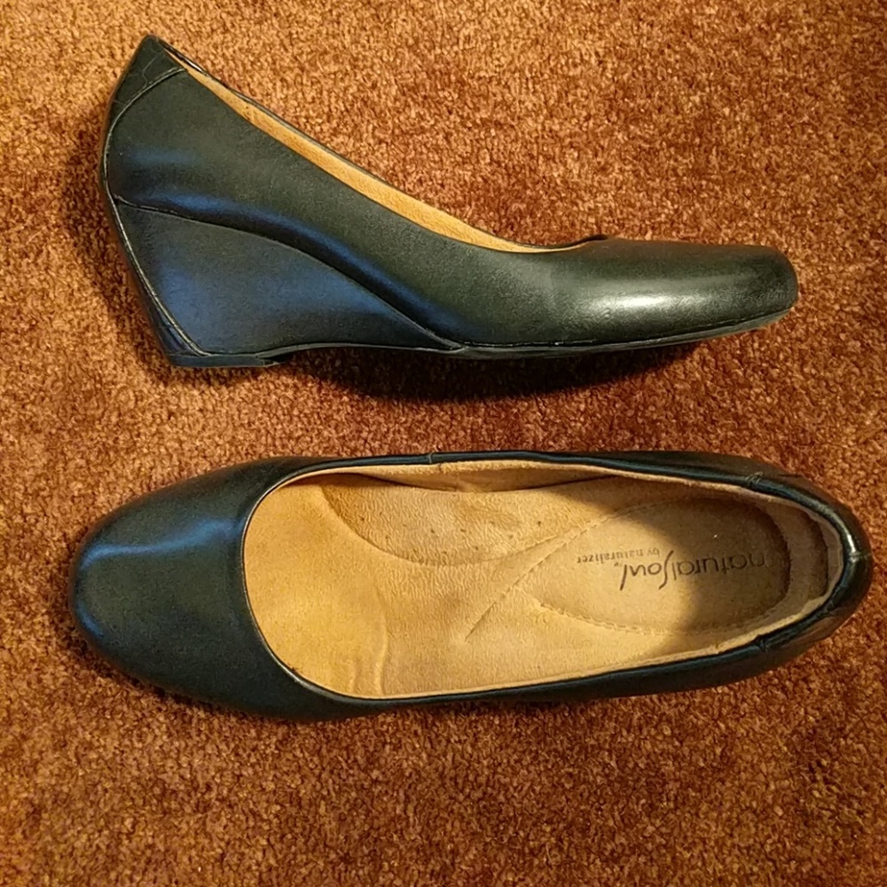 Black wedge shoe by Naturalizer
